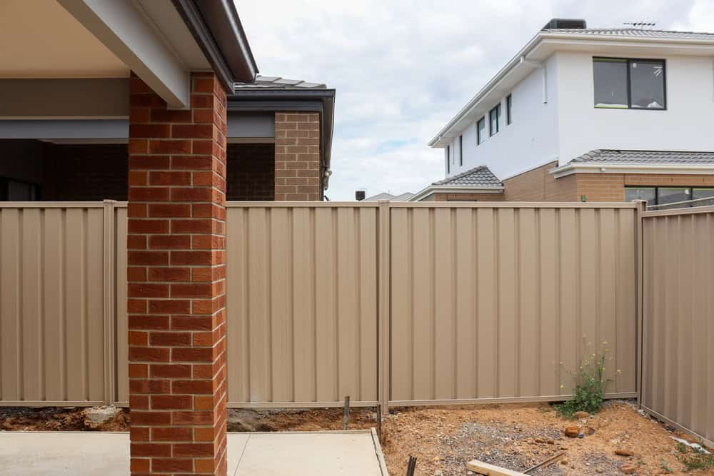 What Are My Rights When My Neighbor Owns the Wall I Want to Paint Derby?