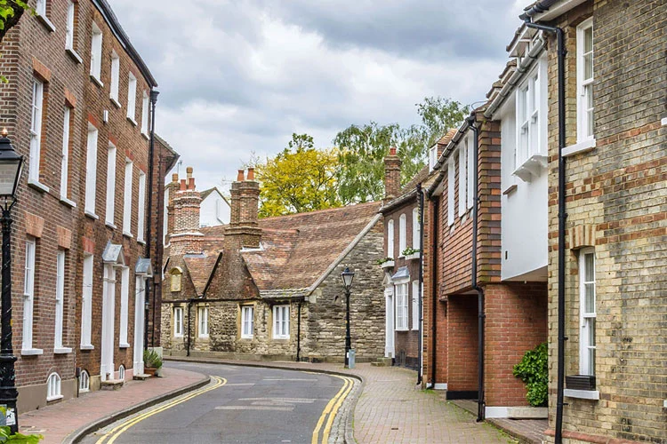 Choosing a qualified Surveyor Derby with expert tips for property